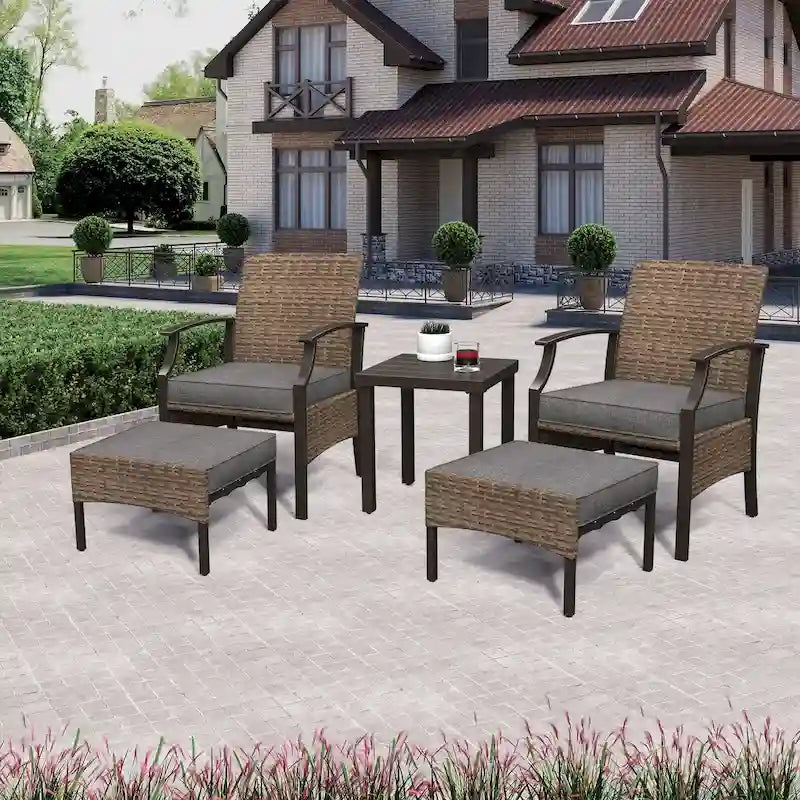 Set da conversazione da patio da 5 pezzi con cuscini con tavolino da caffè e pouf