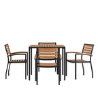 Tavolo in finto teak quadrato da 36" con struttura in acciaio nero e foro per ombrellone e 4 sedie Club