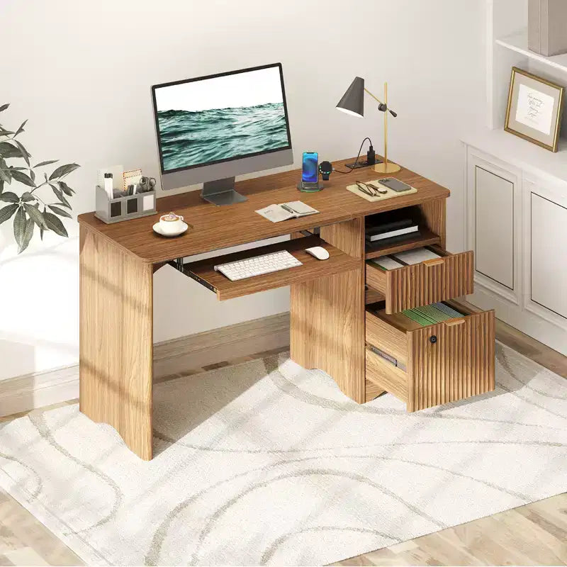 Bestier Scrivania per computer Smart 55", Scrivania in rovere con cassetti per documenti e presa di corrente, Scrivania direzionale con scomparti aperti e vassoio per tastiera