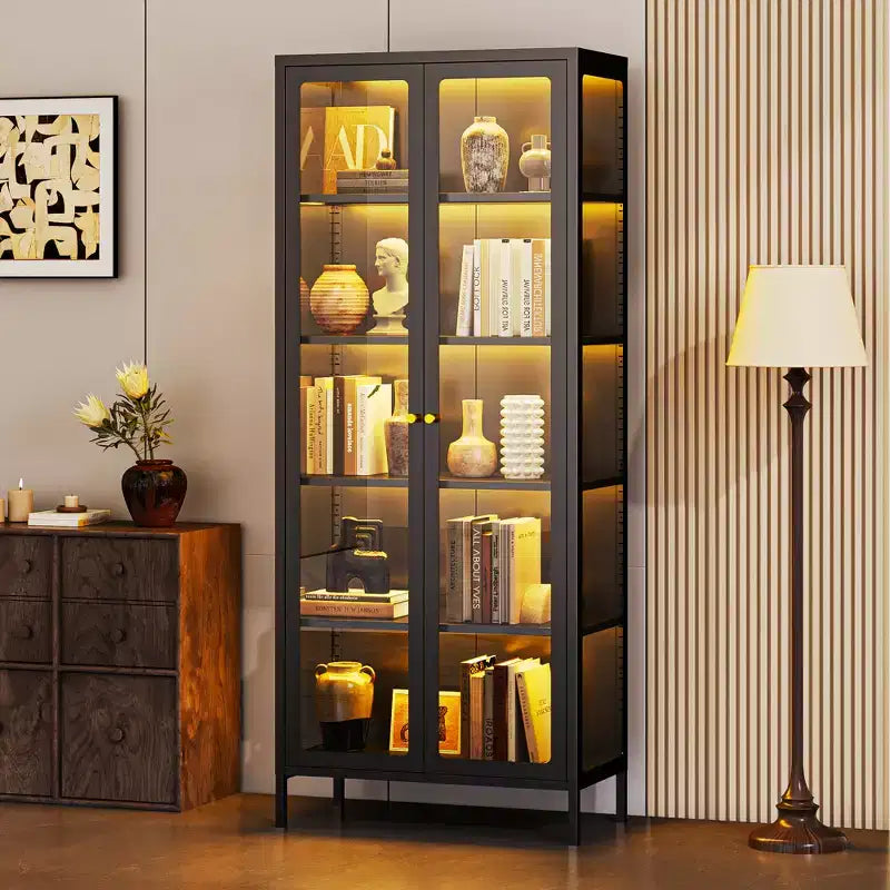 Bekrvio 67H Vetrina in Vetro a 3 Lati con Luci a LED, Mobile Contenitore a 5 Livelli con Doppie Ante e Cornice Metallica per Oggetti da Collezione, Ideale per Spazi Piccoli