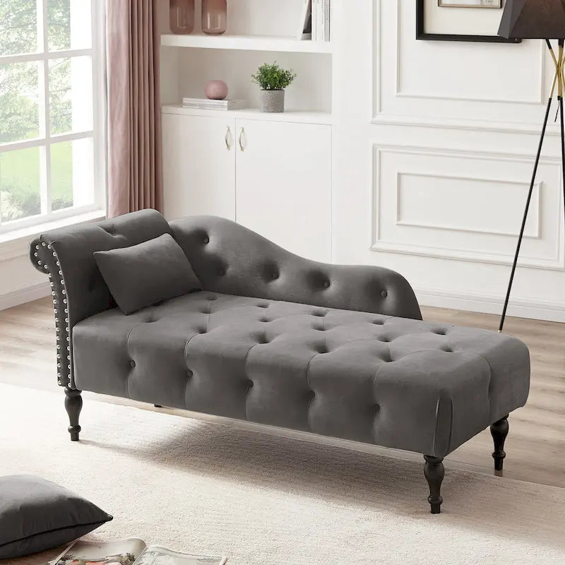 Moderna Chaise Longue da 60.6" in Velluto Imbottito con Bottoni Capitonnè, Gambe in Legno Massello e Borchie