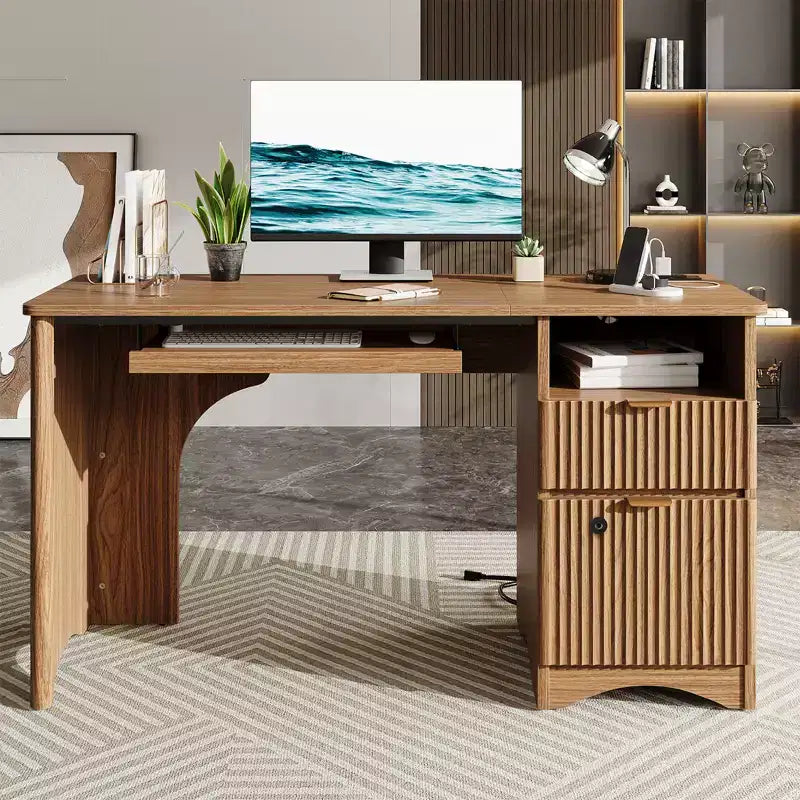 Bestier Scrivania per computer Smart 55", Scrivania in rovere con cassetti per documenti e presa di corrente, Scrivania direzionale con scomparti aperti e vassoio per tastiera