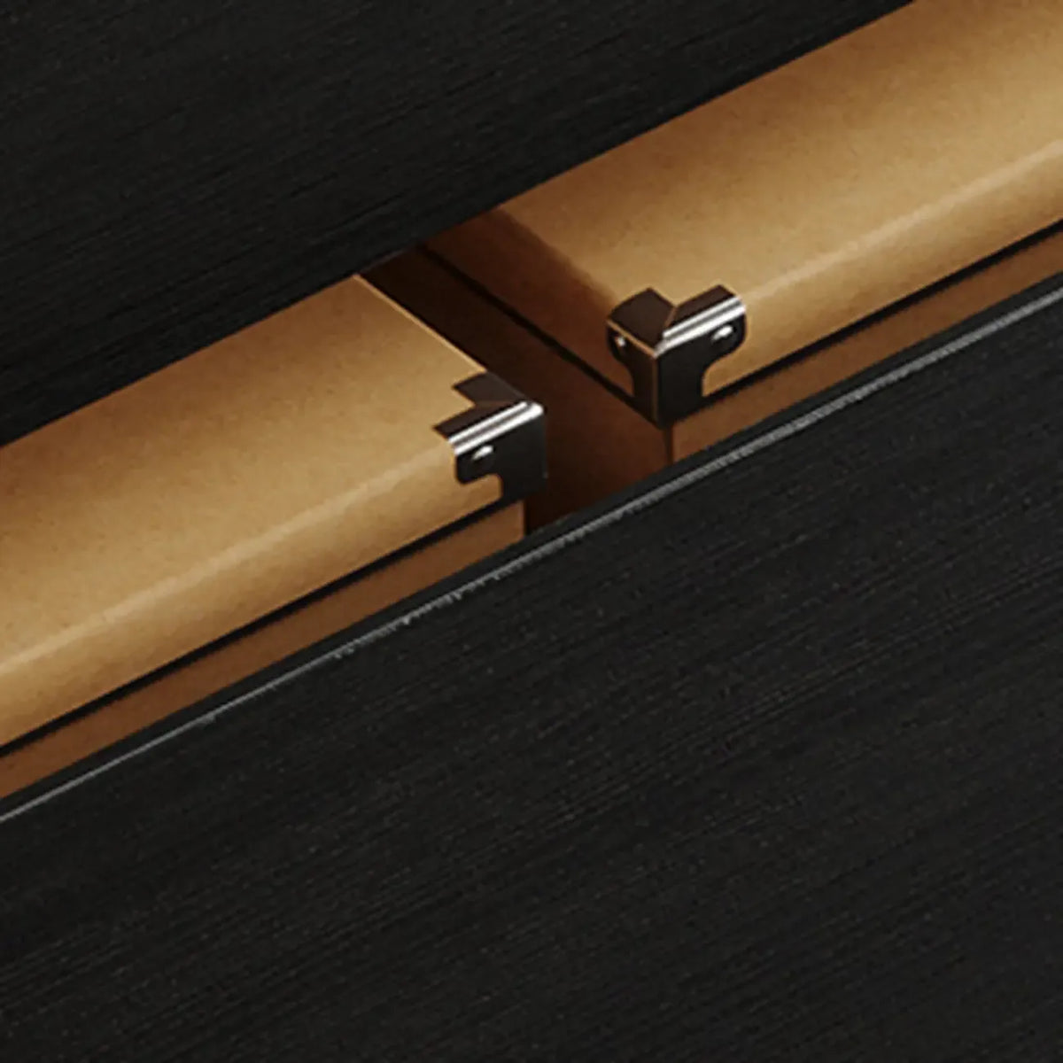 Comò in legno stile Art Déco con intagli geometrici