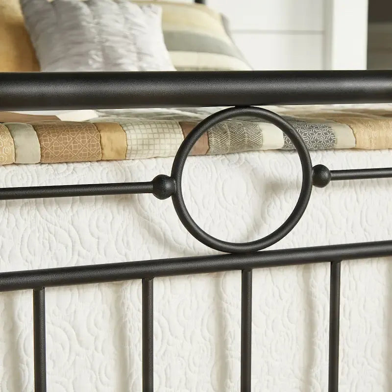 Letto matrimoniale in metallo nero